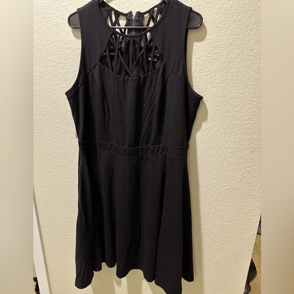 City chic black dress with pockets
